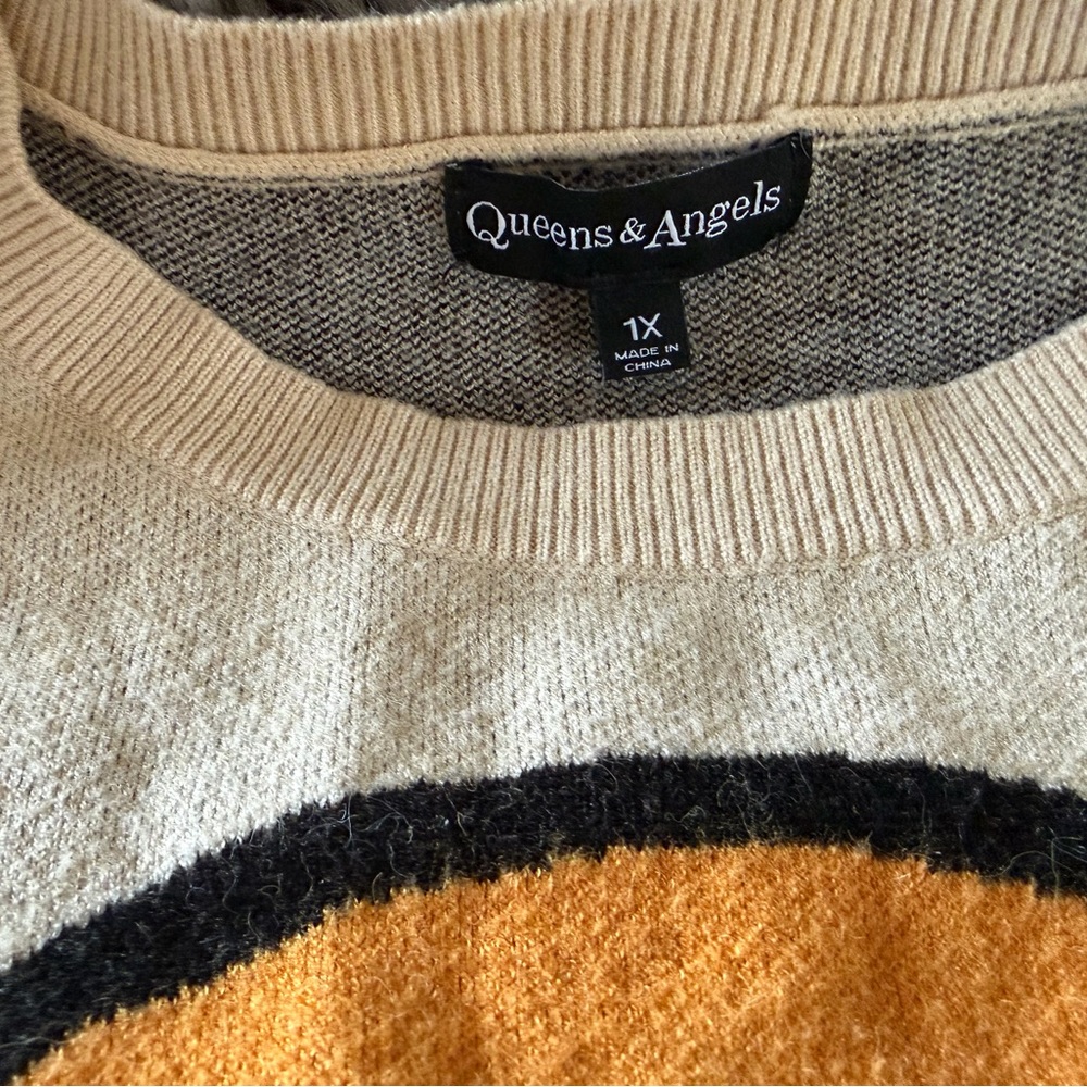*LIKE NEW* ‘Queens & Angels’ Smiley Cropped Sweater (1X) - Picture 2 of 3